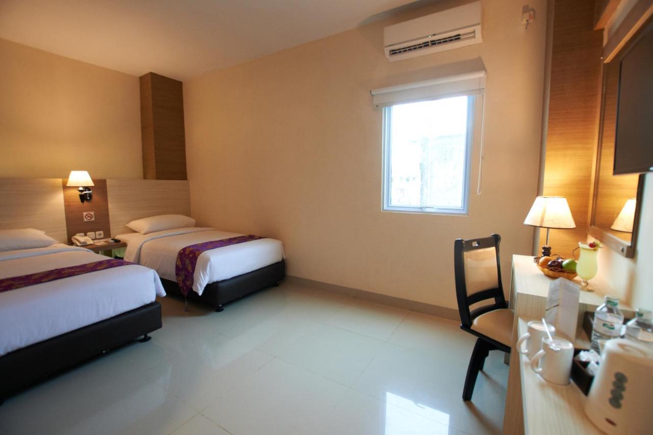 Winstar Hotel Pekanbaru Exterior photo