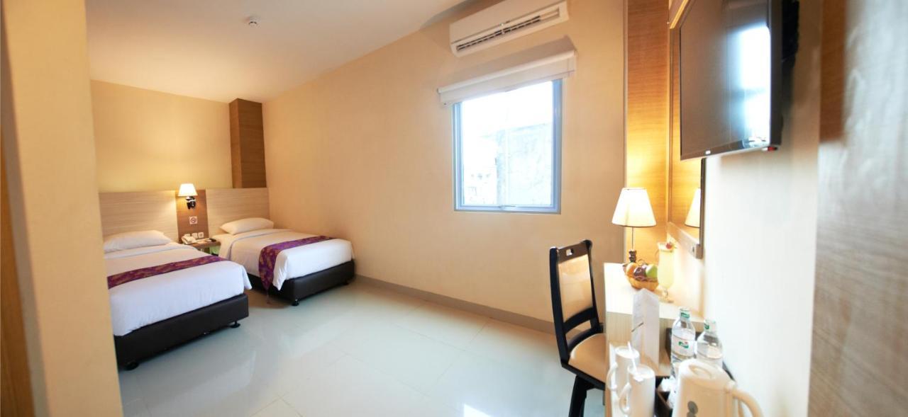 Winstar Hotel Pekanbaru Exterior photo