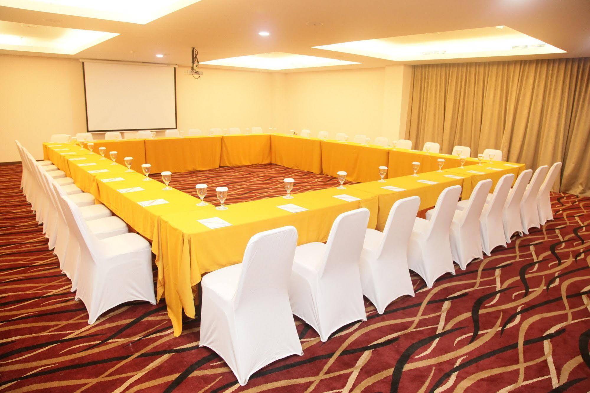 Winstar Hotel Pekanbaru Exterior photo