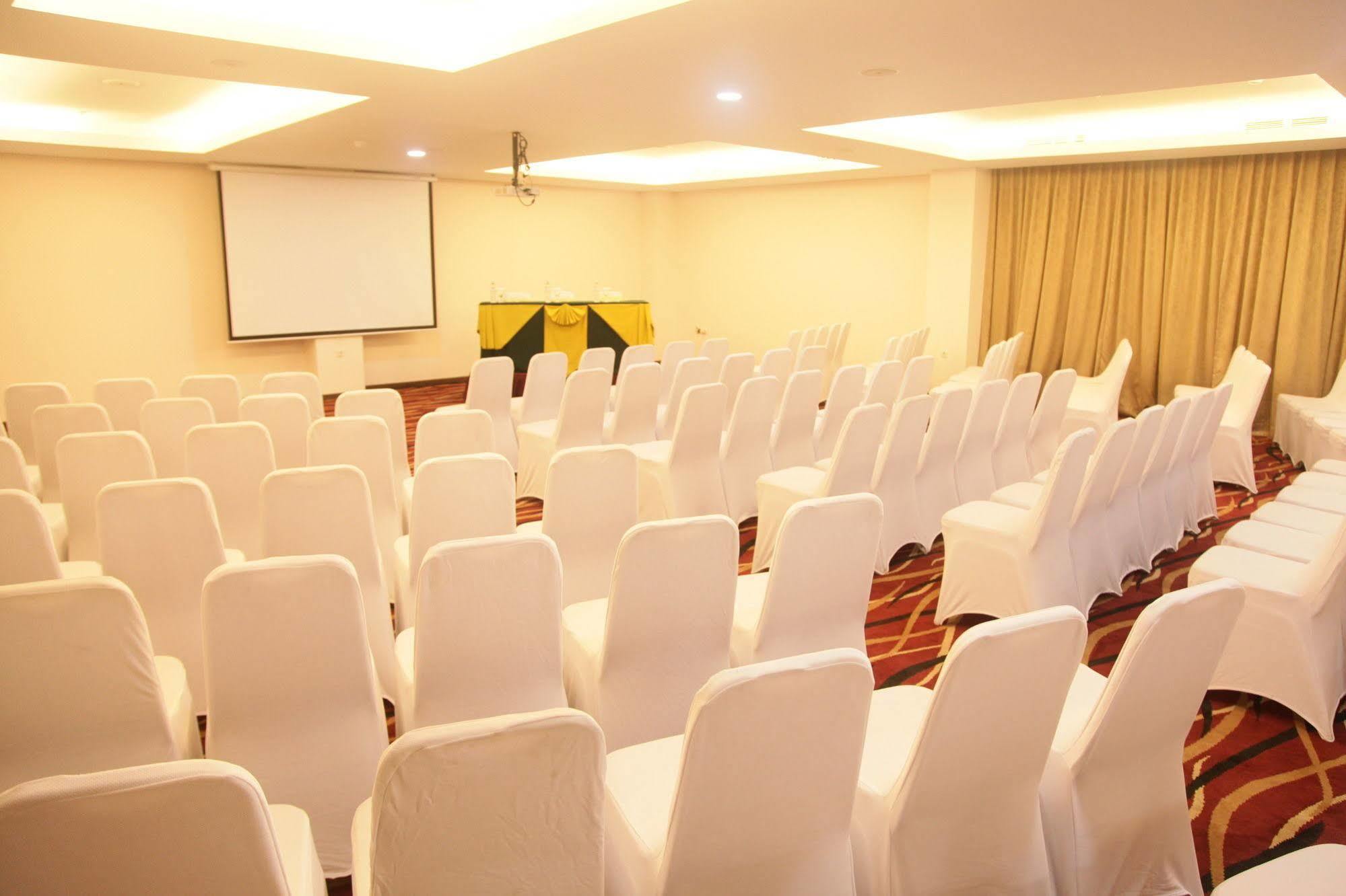 Winstar Hotel Pekanbaru Exterior photo